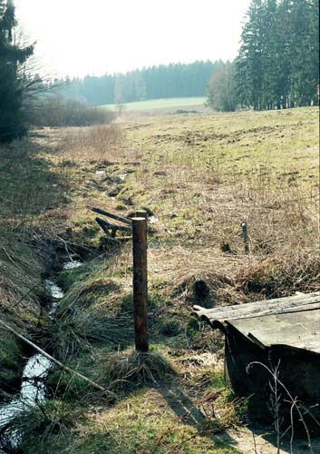 R001-022.jpg - 354 X 500 - 69 KB